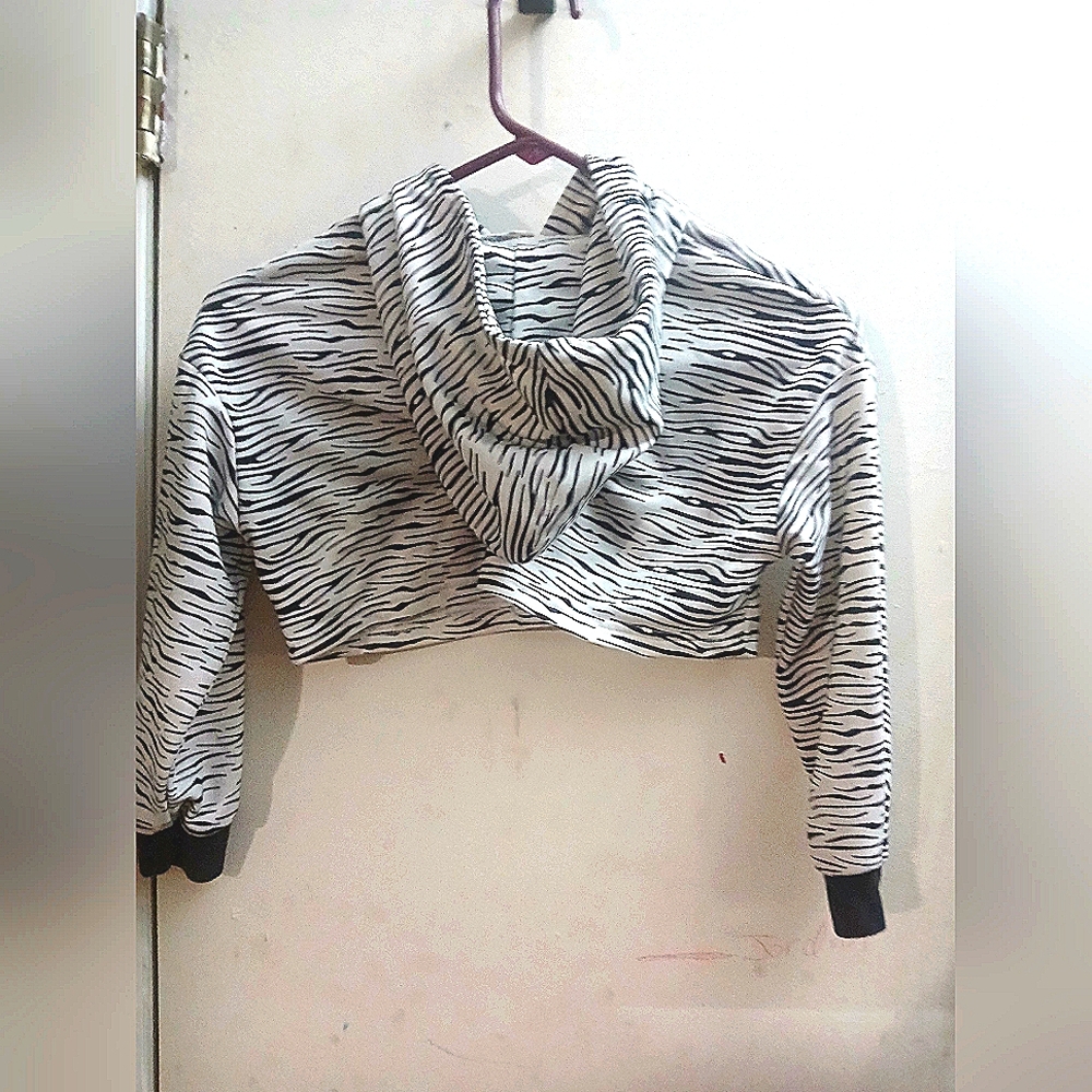 Black and White Cuffed Sleeve Cropped Hoodie